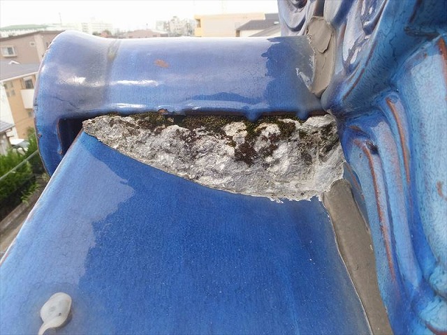 巴瓦に詰められた漆喰